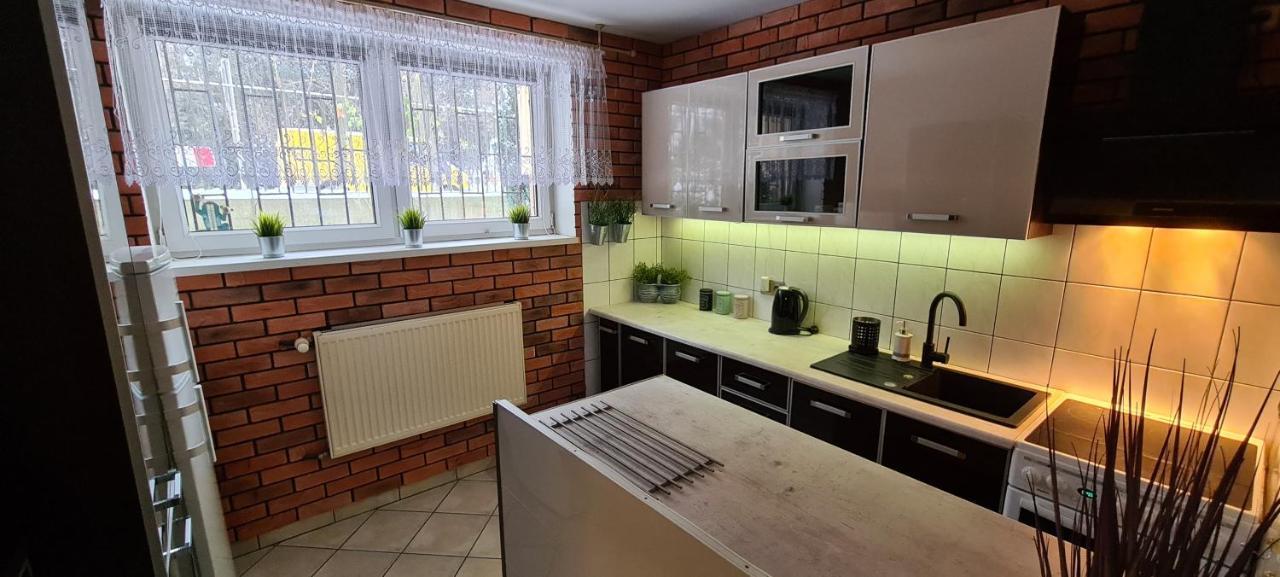 Quiet Basement Apartment Poznań Eksteriør billede
